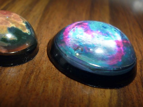 P1050057.JPG (268.15 Kio) Vu 11541 fois pièces crées après quelques utilisations du moule, la démarcation ne se situe pas entre les deux coulée, mais un peu au dessus, donc due au moule