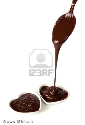 8560976-coul-e-de-chocolat-dans-deux-coupes-de-forme-de-pierre-de-coeur-pour-la-saint-valentin.jpg